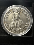 Piękny numizmat matki Boskiej