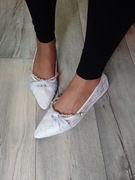 (41) Białe, bogato zdobione perłami baleriny wieczorowe, NOWE 