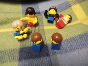 Rodzinka z LEGO - 5 figurek starego typu z dodatkami