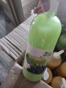 Mydło wpłynie. Dużo butelka winogron jabłko