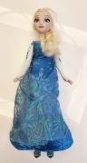 Lalka ELSA Kraina Lodu, Rozświetlona Śpiewająca Elsa firmy Hasbro. 
