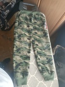 Sprzedam spodnie moro dla chłopca 130-140rozmiar