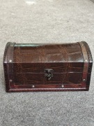 Drewniana szkatułka na biżuterię 