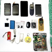 Zestaw elektroniki (telefony, urządzenia, słuchawki, zabawki, elektronika)