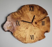 Unikalny Zegar Ścienny z Plastra Drewna – Rękodzieło z Charakterem