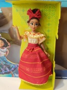 Lalka Dolores Madrigal Encanto Disney, ruchome stawy