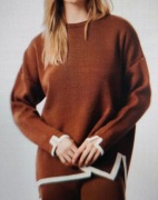 ładny lekki sweterek ciekawy krój r.M/L