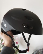 Kask do hulajnogi "MOTUS" 