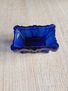 Prawdopodobnie solniczka z grubego kobaltowego szkła (68) 