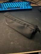 Czarny piórnik szkolny