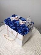 Flower box satynowych róż 