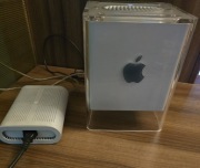 Power Mac G4 Cube z zasilaczem 