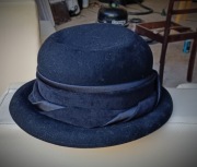 Czarny kapelusz rozmiar 55 wełna 100 procent 