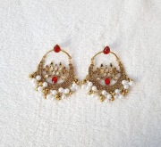 Piękne duże kolczyki orientalne koła złoty kolor ptak paw czerwona cyrkonia