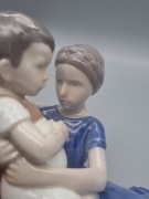 Brat i siostra B&G nr. 1568, Bawiące się dzieci