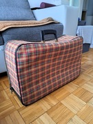 Walizka PRL czerwona w kratkę, materiałowa 57x35x17