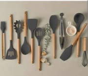 ZESTAW 12 SILIKONOWYCH PRZYBORÓW KUCHENNYCH SZARE  Z DREWNIANYM UCHWYTEM.