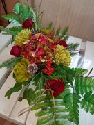 Wiązanka stroik ze sztucznych kwiatów na cmentarz  grób