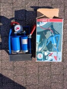 Pompka nożna dwutłokowa samochodowa rowerowa z manometrem