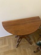 Konsola toaletka drewniana z inkrustowanymi nóżkami 