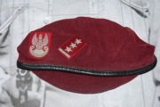 Beret desantu. Robiony na berecie 173 Brygady Airborne.