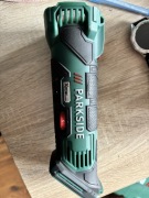 Obudowa szlifierki kątowej akumulatorowej Parkside. PWSA D4