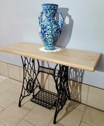 Stolik dębowy na podstawie maszyny do szycia - nowy, śliczny!