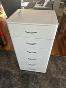 Biała komoda Roksana BRW - 6 szuflad