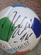 PIŁKA Z AUTOGRAFEM JAKUBA BŁASZCZYKOWSKIEGO