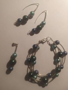 Komplet biżuterii. Potrójna bransoletka zawieszka kolczyki