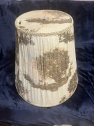 Duzy abażur z materiału na lampę stojącą z czasów PRL (1)