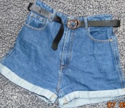 Jeansowe spodenki z paskiem Stradivarius, M