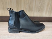 Czarne botki na niskim obcasie – rozmiar 38