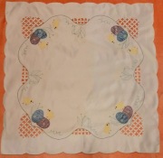 kwadratowa serweta obrus na Wielkanoc 