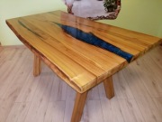 Stół z żywicą 