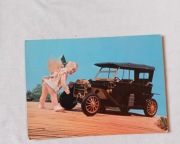 Pocztówka, tematyka bajkowa - lalka i samochodzik. KAW,1977.