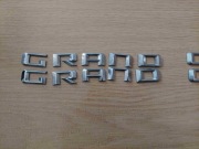emblemat / logo /znaczek  "GRAND CHEROKEE" do Jeep Grand Cherokee WK2