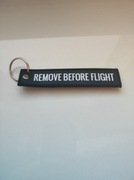 Haft z napisem Remove Before Flight 