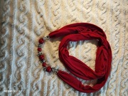 Piękny szal z koralami 