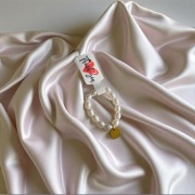 Pierścionek na gumce perełki, złote „ kółko ”