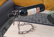 Efektowny stojak na wino, łańcuch