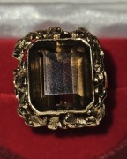 Złoty pierścionek,  kwarc dymny,  pr. 585, waga 7,7 g, rozm. 16