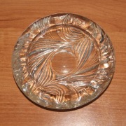 Stara szklana zdobiona popielnica