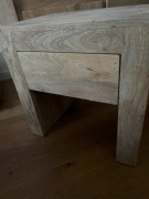 Szafka nocna z drewna mango firma Cudne meble