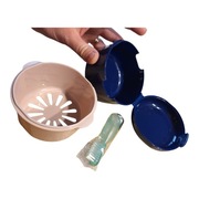 Pojemnik do czyszczenia i przechowywania protez / aparatów – z szczoteczką,