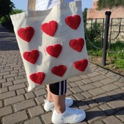 Modna torba shopper z sercami – idealna na co dzień