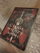 Cienie między nami Tricia Levenseller