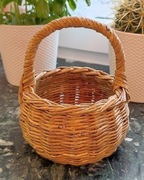 Koszyczek Wielkanoc sypanie kwiatów 