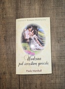 URODZONA POD SZCZĘŚLIWĄ GWIAZDĄ - PAULA MARSHALL- HARLEQUIN