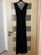 Czarna sukienka błyszcząca, długa